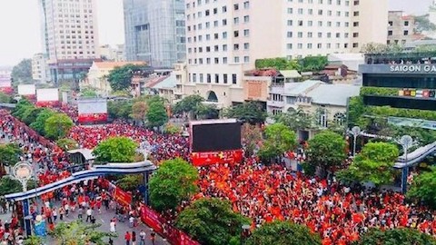 TP.HCM cấm xe lưu thông vào đường Nguyễn Huệ để phục vụ người dân xem bóng đá
